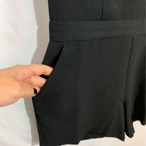BANANA Republic woman’s one piece romper. New condition. Size 2. Black. Pockets - Picture 2 of 7
